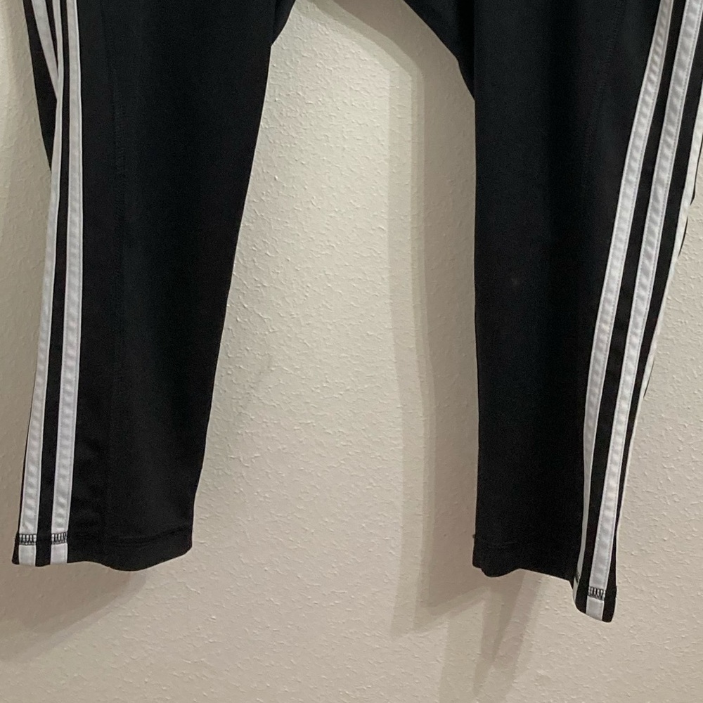 EUC Adidas Aeroready Black Athletic Leggings with White Stripes Size: 2X - Picture 10 of 11